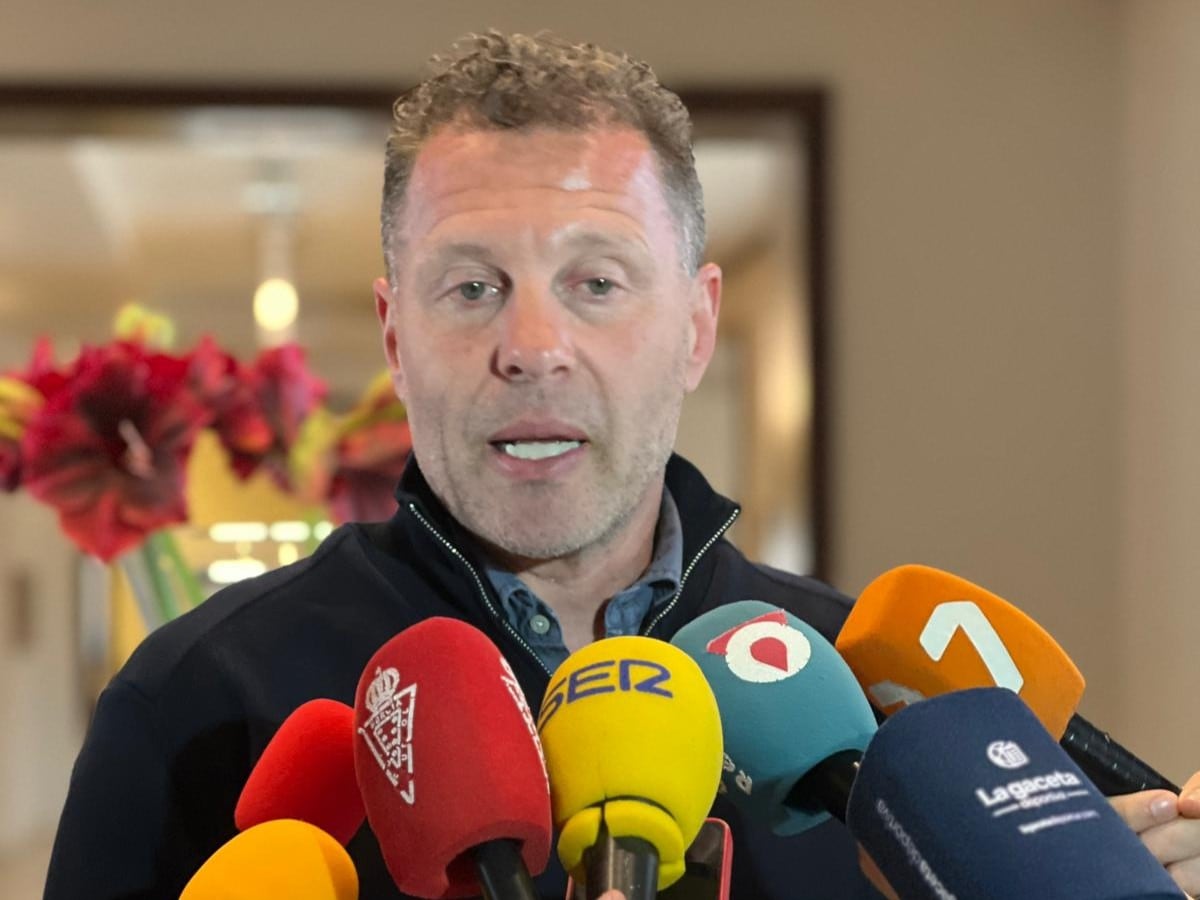 Curro Torres, técnico del Real Murcia, durante una rueda de prensa.