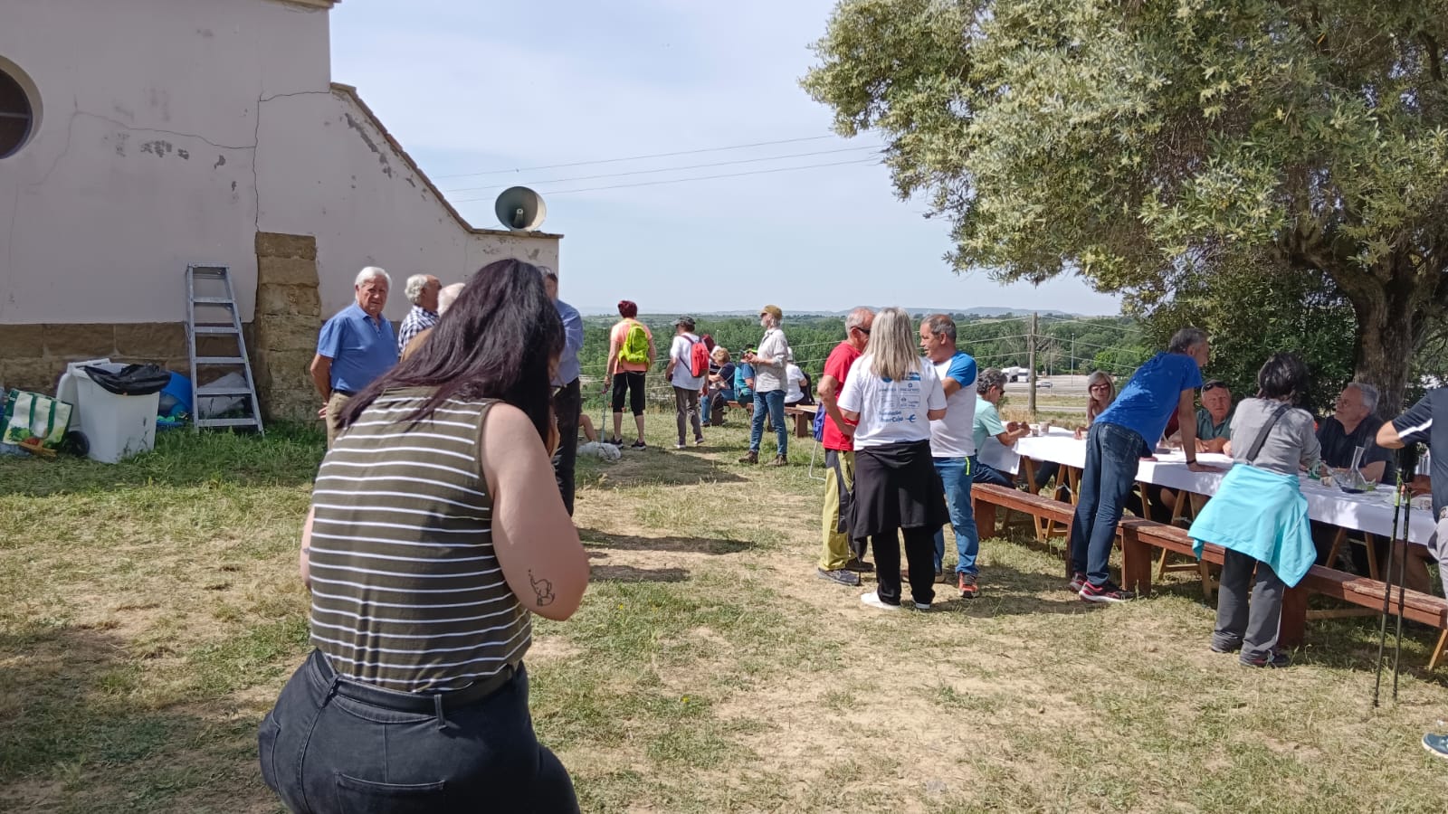 Comida popular tras la misa de la romería a Jara