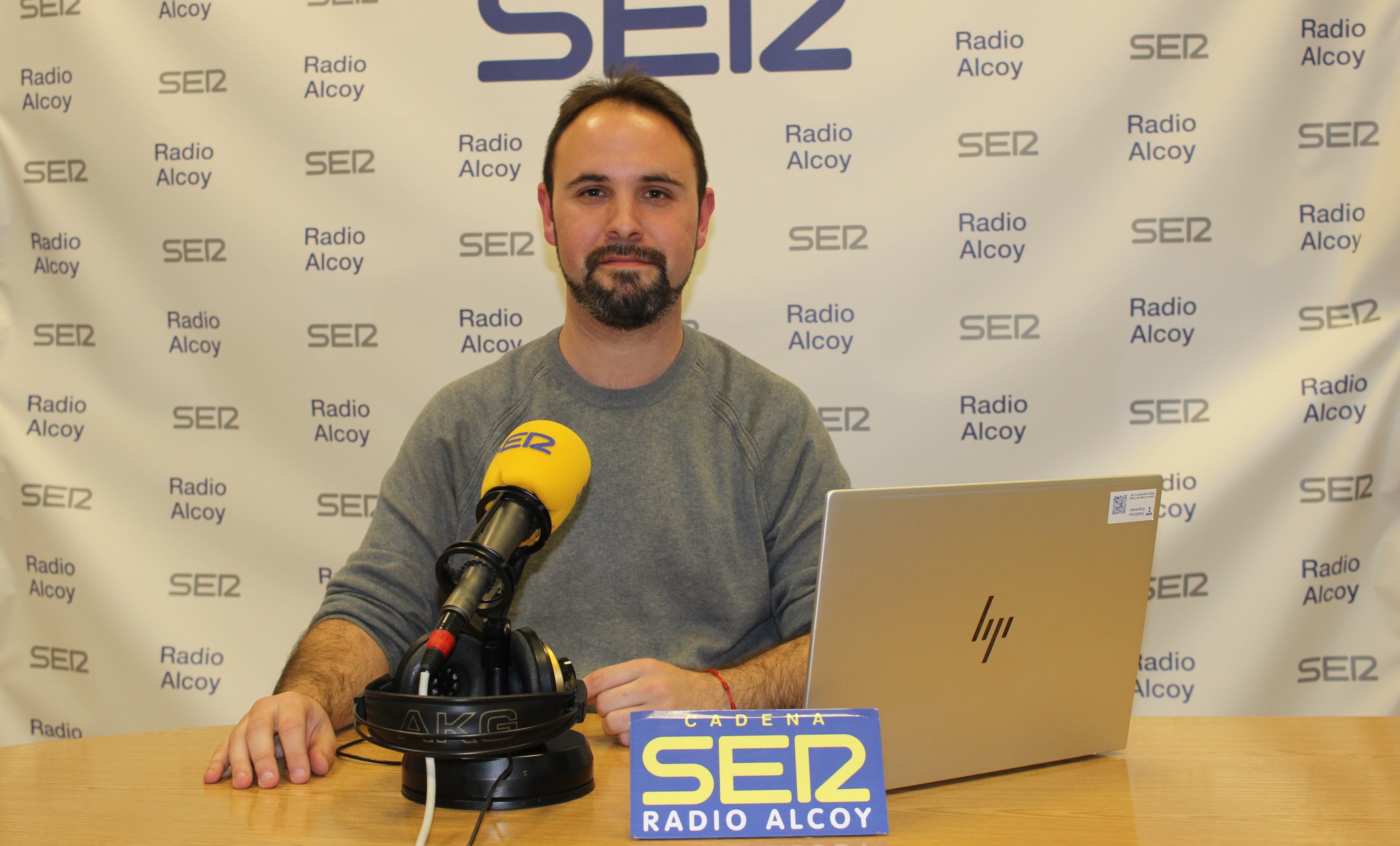 Sergio Andrés, guia turístic i fester, avança com serà el boato que acompanyarà a l'alferes de la Filà Asturianos Fernando Jordá Abad.