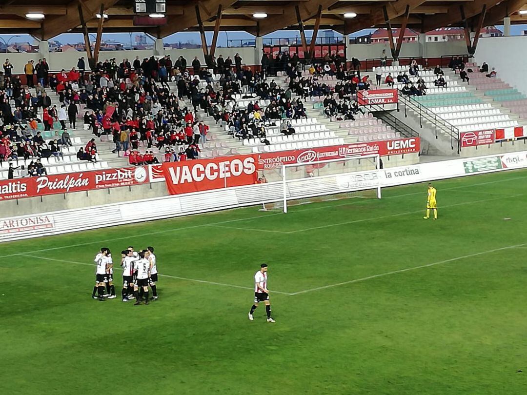 Los jugadores de Zamora CF celebran el segundo gol conseguido por Sergio García