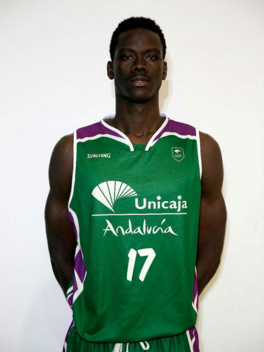 Ablaye Sow, procdente del Unicaja &#039;B&#039;, llega para suplir la baja de Duby Okeke, por lo que vendrá con la idea de reforzar los entrenamientos del equipo y seguir creciendo en un categoría superior.