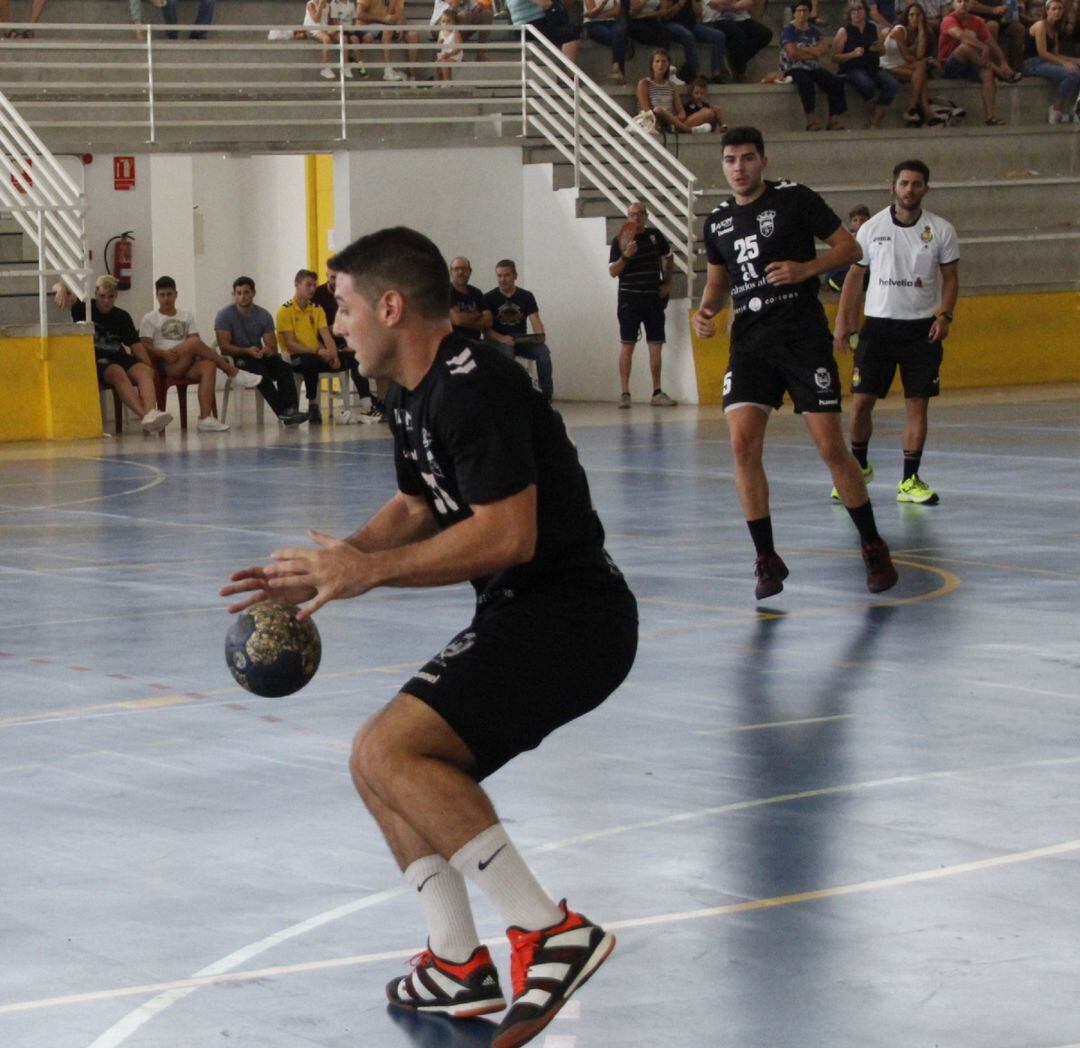 El Elda C.E.E. recupera a Manu vázquez