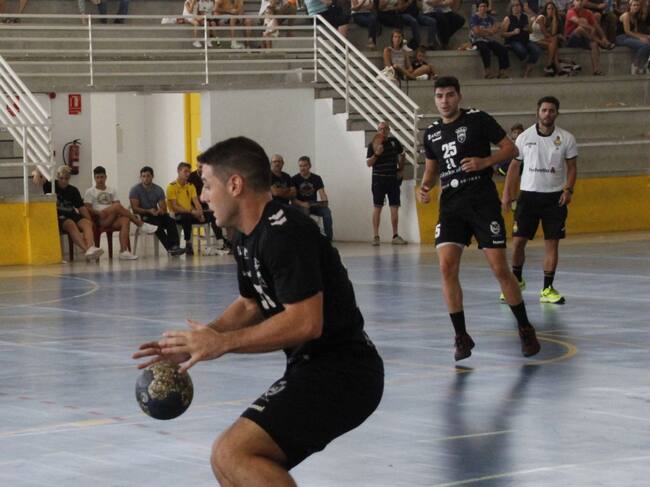 El Elda C.E.E. recupera a Manu vázquez