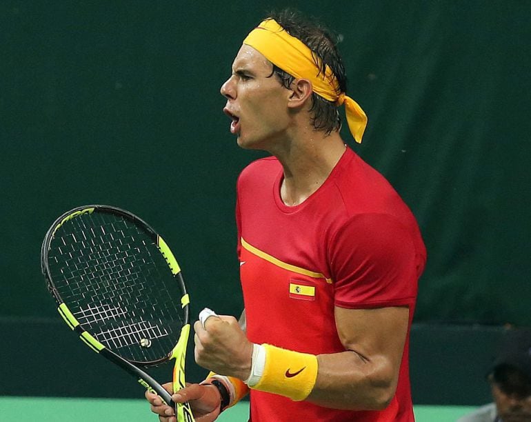 Rafa Nadal celebra un punto contra el indio Leander Paes