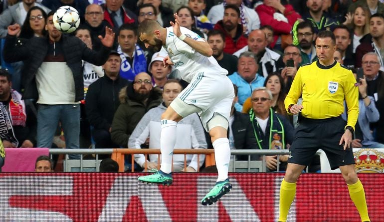 Benzema remata a la perfección para hacer el 1-1 en el Santiago Bernabéu frente al Bayern