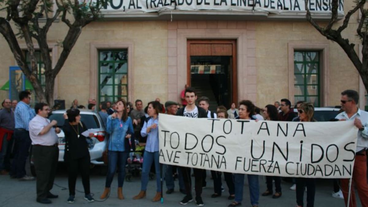 Protesta en Totana contra el trazado del AVE