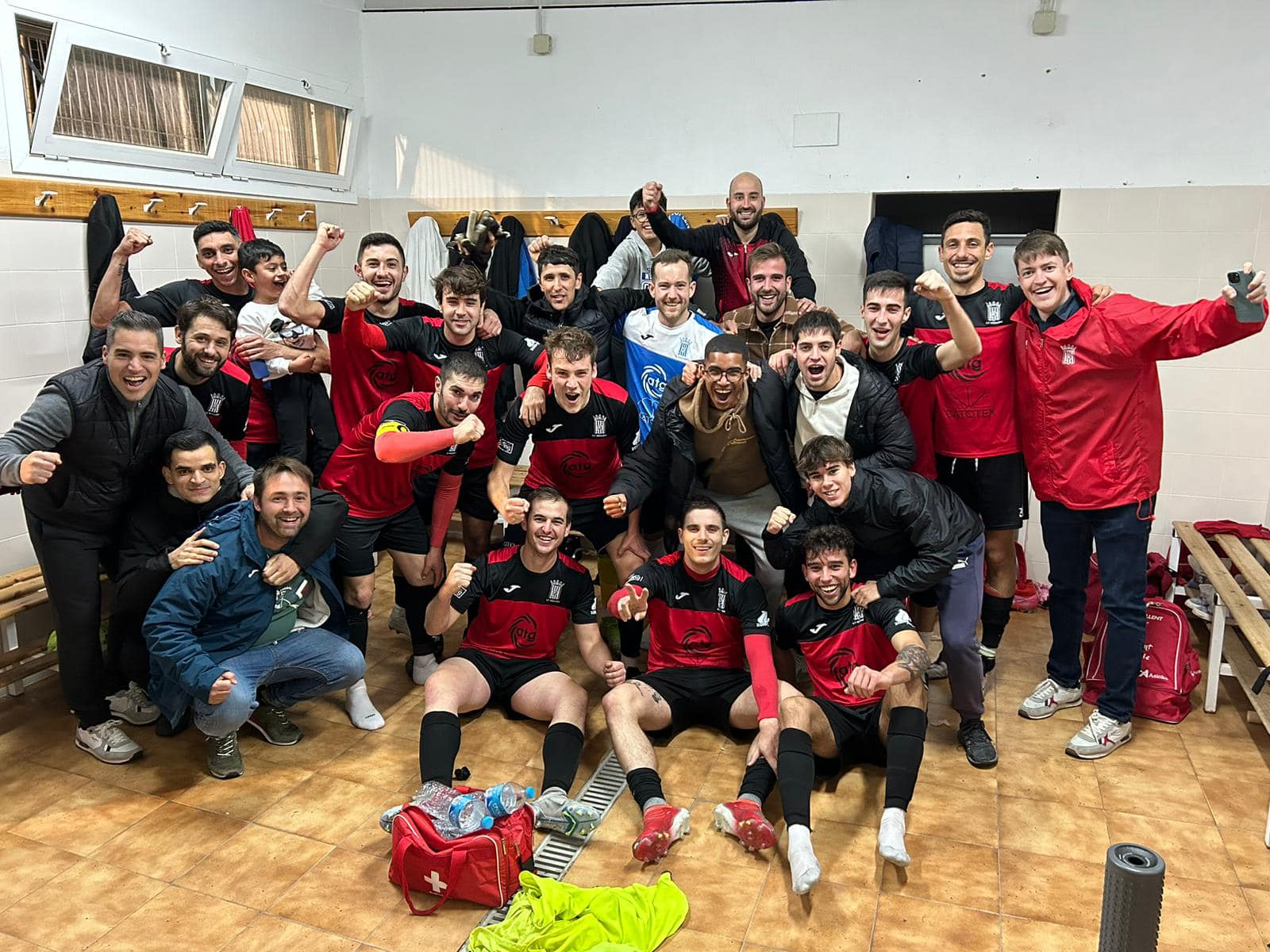 Imatge del CF Agullent celebrant una victòria aquesta temporada //Foto: CF Agullent