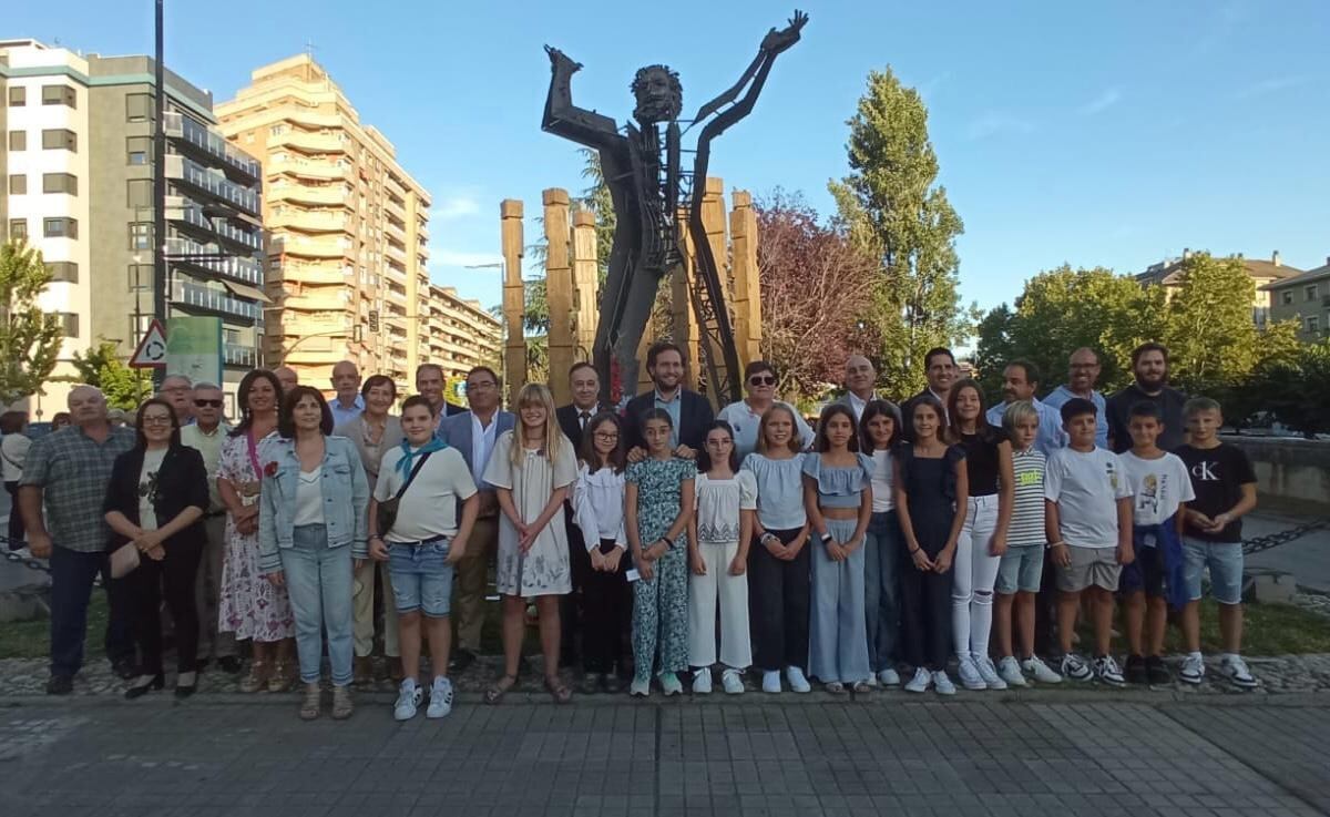 Foto de familia del acto celebrado el año pasado en el homenaje a Joaquín Costa