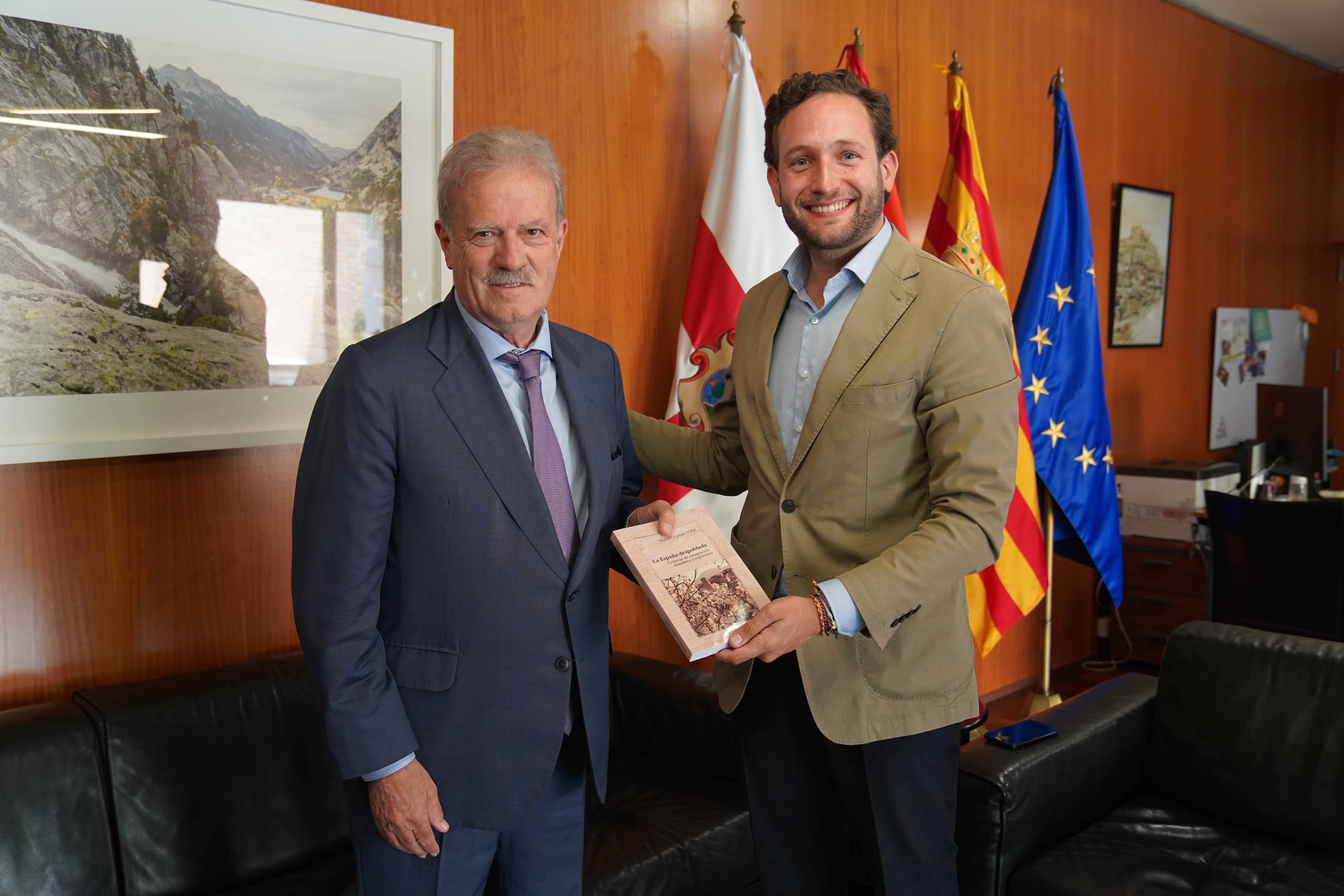 Manuel Campo Vidal e Isaac Claver reunidos en el despacho presidencial