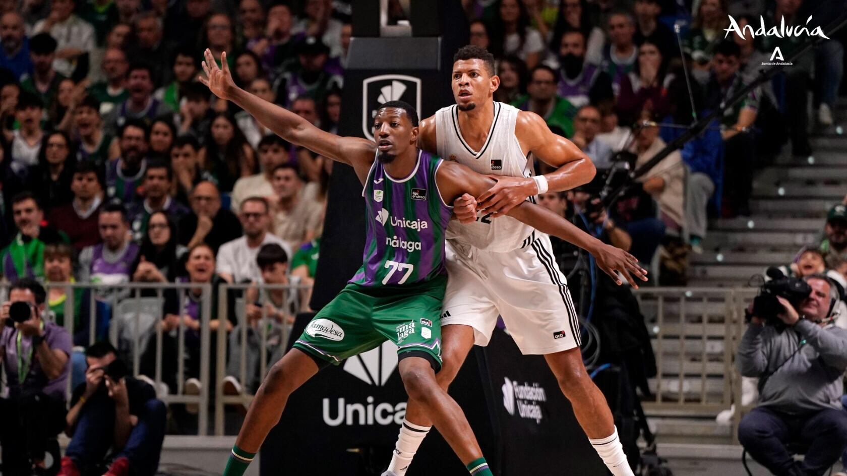 Una acción del jugador del Unicaja Yankuba Sima y el pívot del Real Madrid Edy Tavares, en un partido disputado en el Martín Carpena