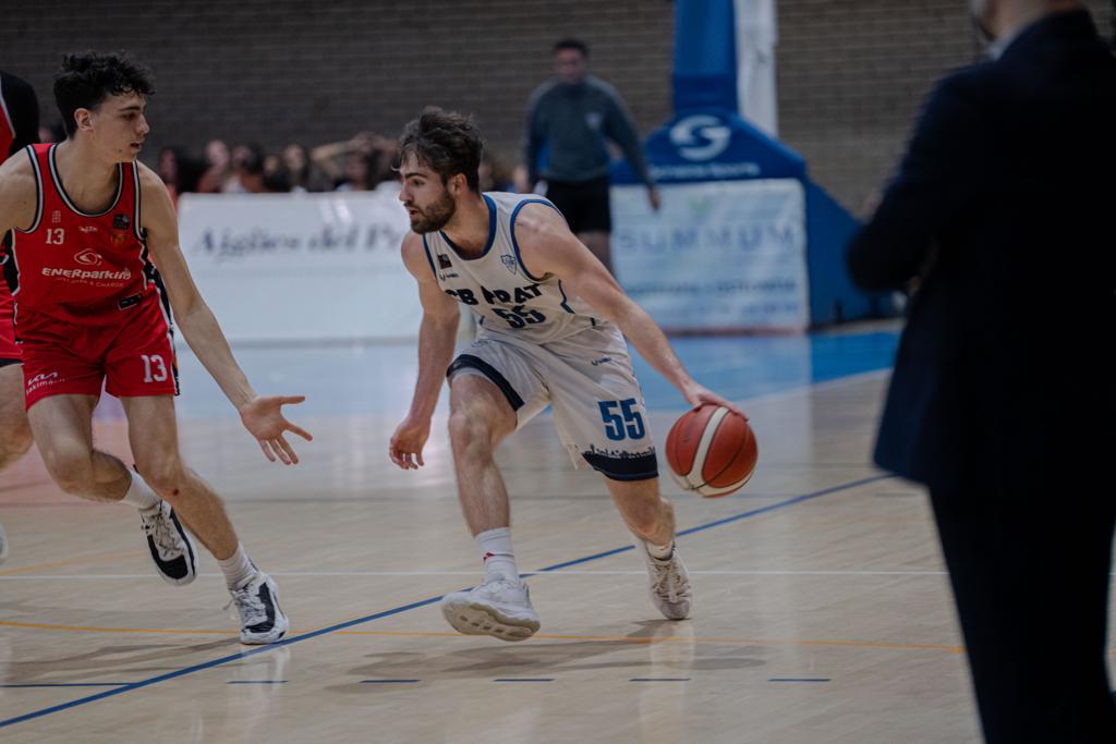 Gerard Jofresa en un partido con el CB Prat en la pasada temporada. / Foto: CB Prat