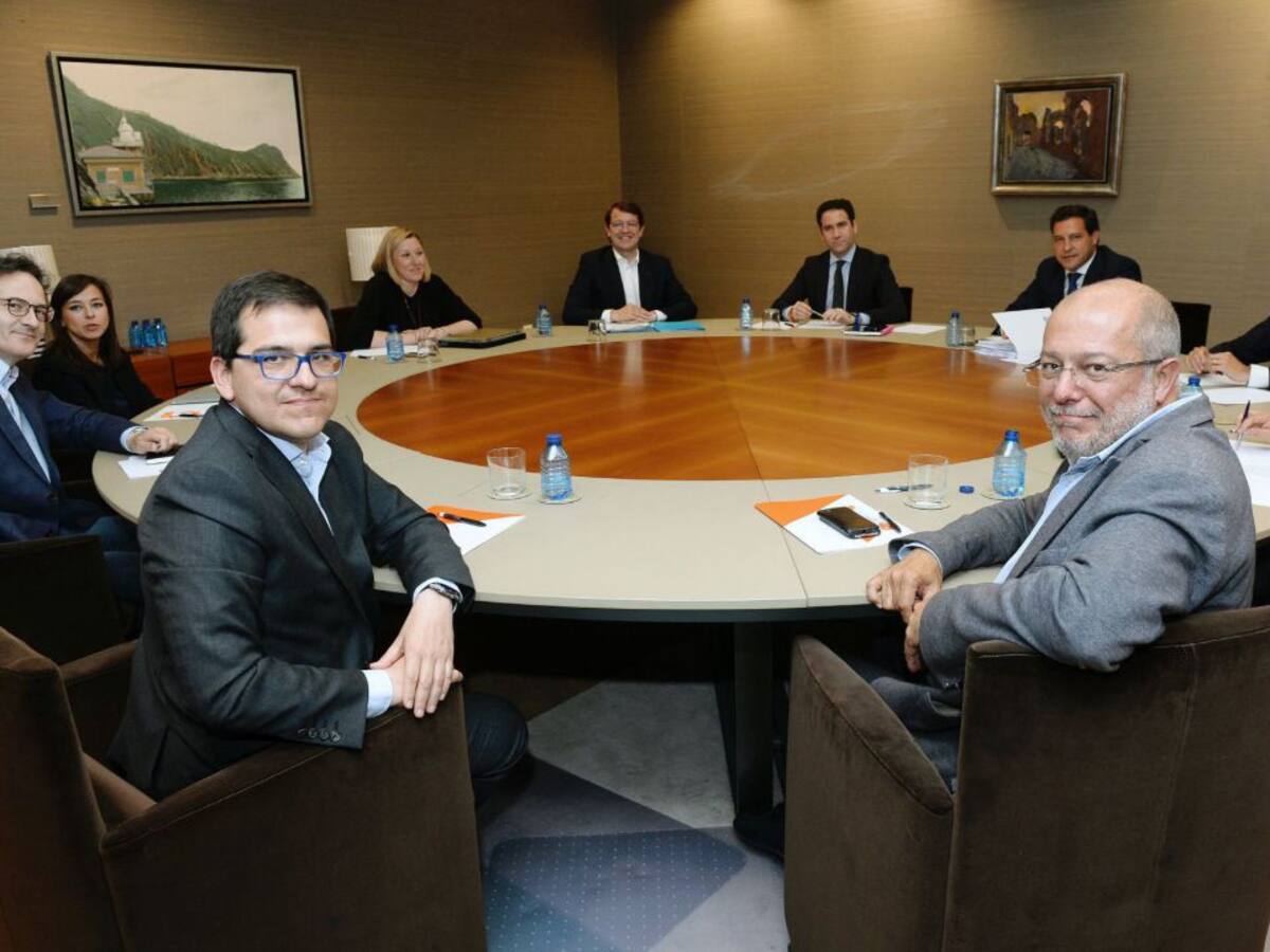 El PP continuará gobernando Castilla y León y cederá alcaldías y diputaciones a Ciudadanos