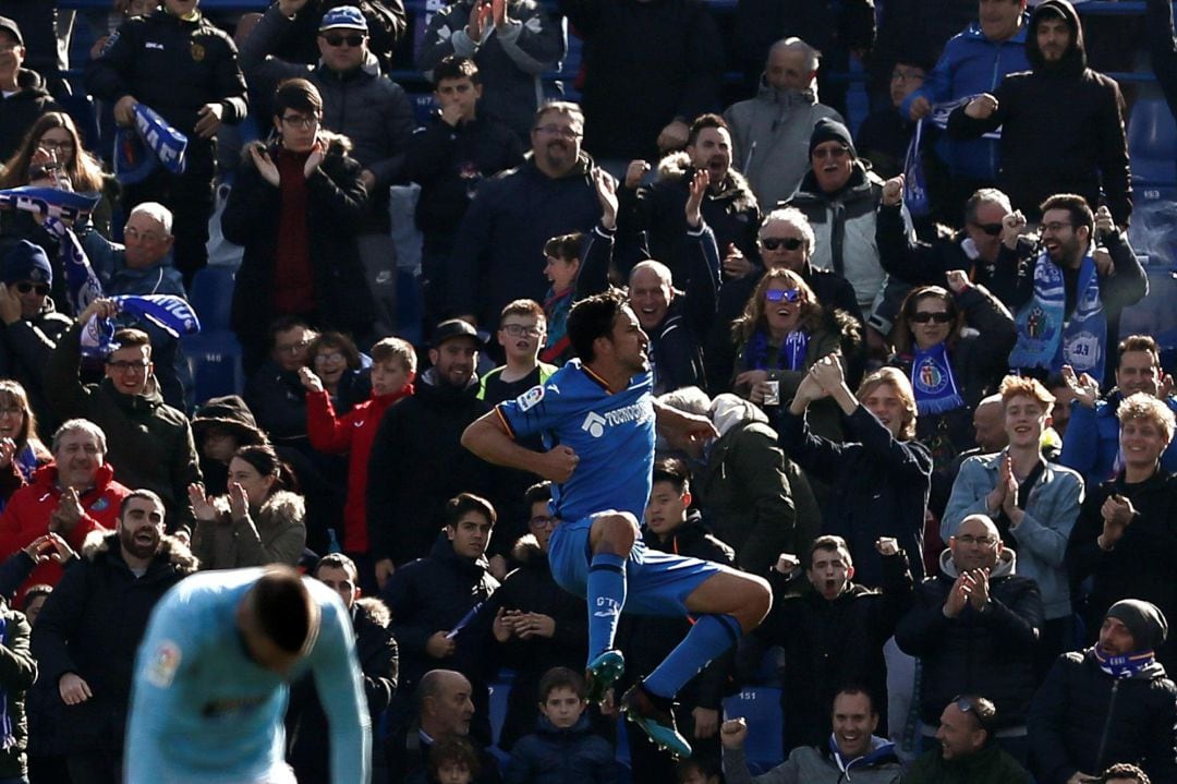 El delantero del Getafe Jaime Mata celebra su segundo gol ante el Celta de Vigo en el Coliseum.