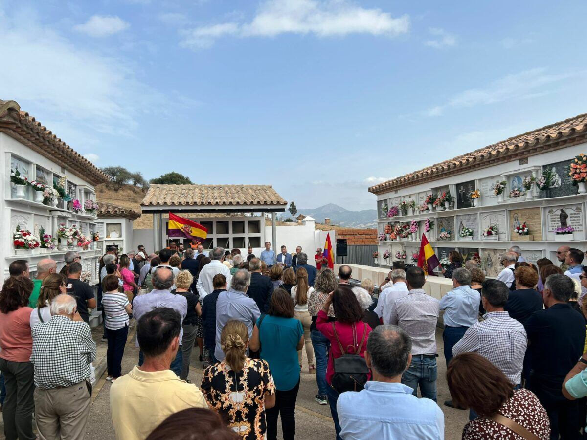 Acto memorialista en el cementerio de Jimena de la Frontera.