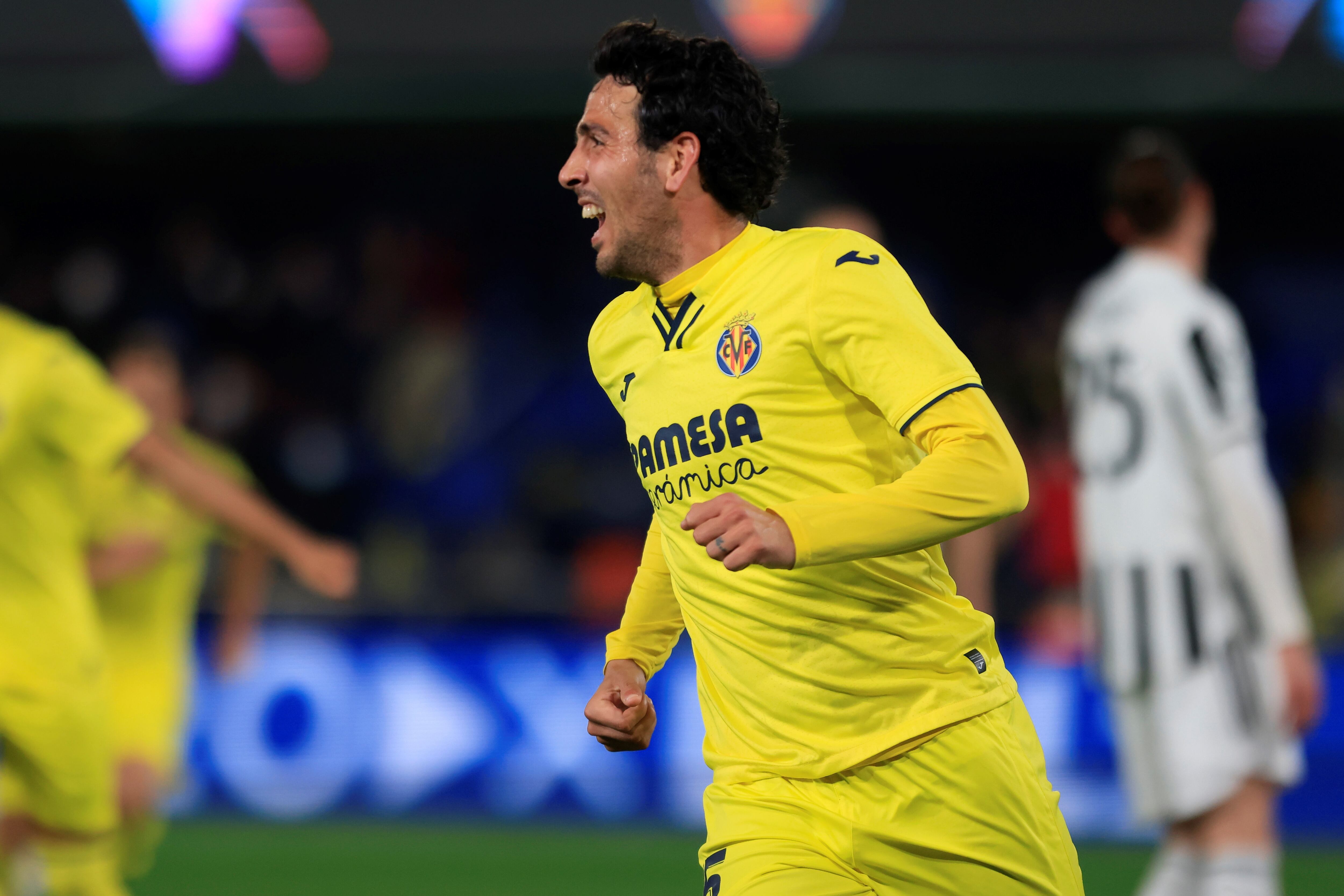 El centrocampista del Villarreal Dani Parejo celebra tras marcar ante la Juventus,