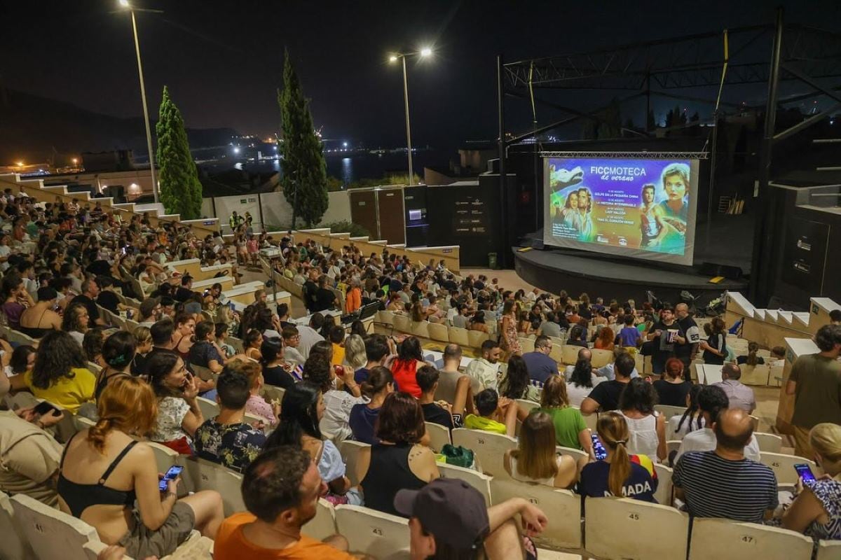 El programa ha acogido la proyección de grandes películas de los 80 y 90 en el Auditorio Paco Martín del Parque Torres