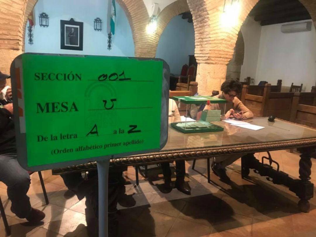 La Mesa electoral ubicada en el Ayuntamiento de Ronda durante las elecciones autonómicas de 2018 desaparecerá en la próxima cita electoral