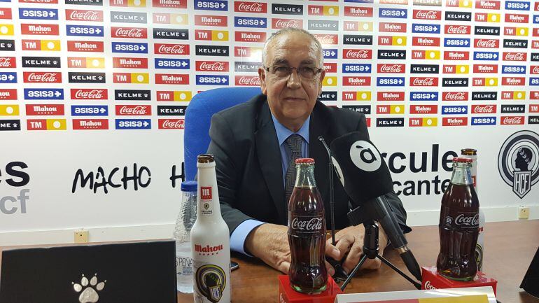 Quique Hernández, presidente del Hércules CF, en la sala de prensa del Rico Pérez