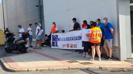 Una representación de los trabajadores se desplazaron hasta León para acompañar a los sindicalistas en su intento de evitar los despidos