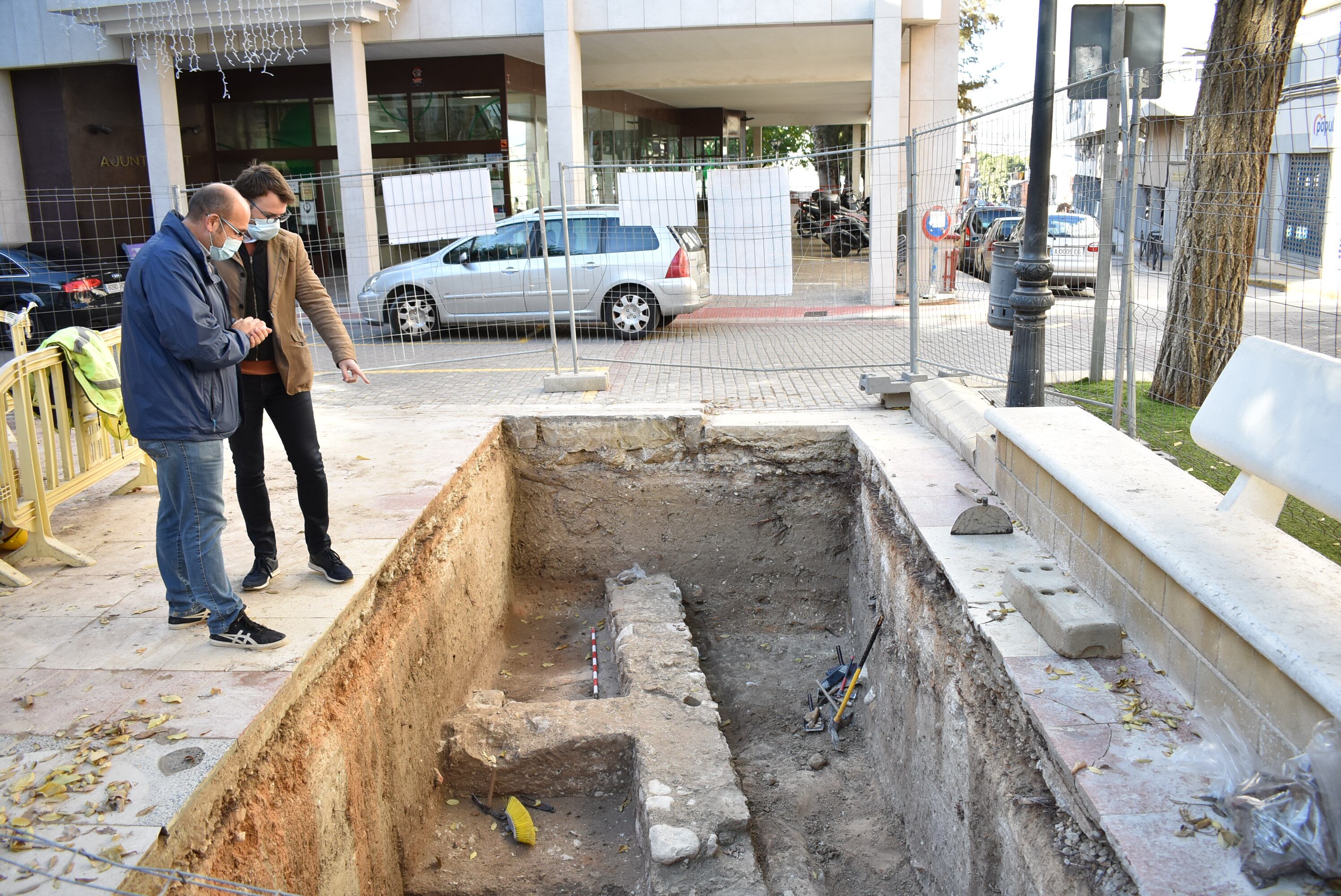 Imagen de archivo del inicio de las catas arqueológicas en la Plaça de Baix de Petrer