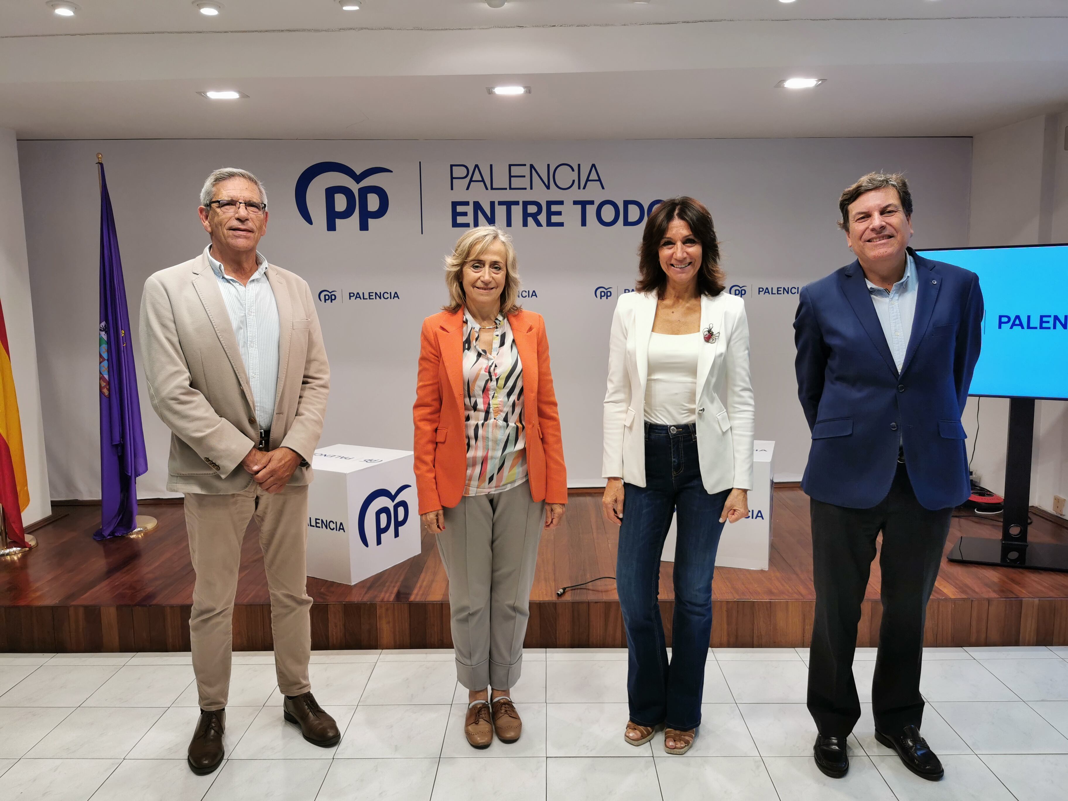 Rueda de prensa de los procurados del PP por Palencia para hablar de Servicios Sociales