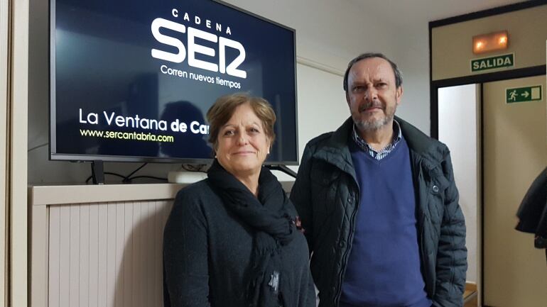 María Jesús Cedrún y Joaquín Rubio Soler en la redacción de Radio Santander