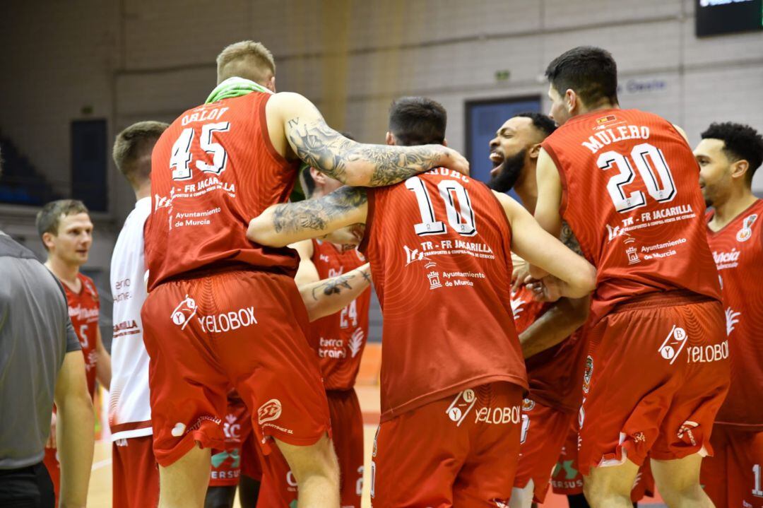 Imagen de celebración del Real Murcia de Baloncesto