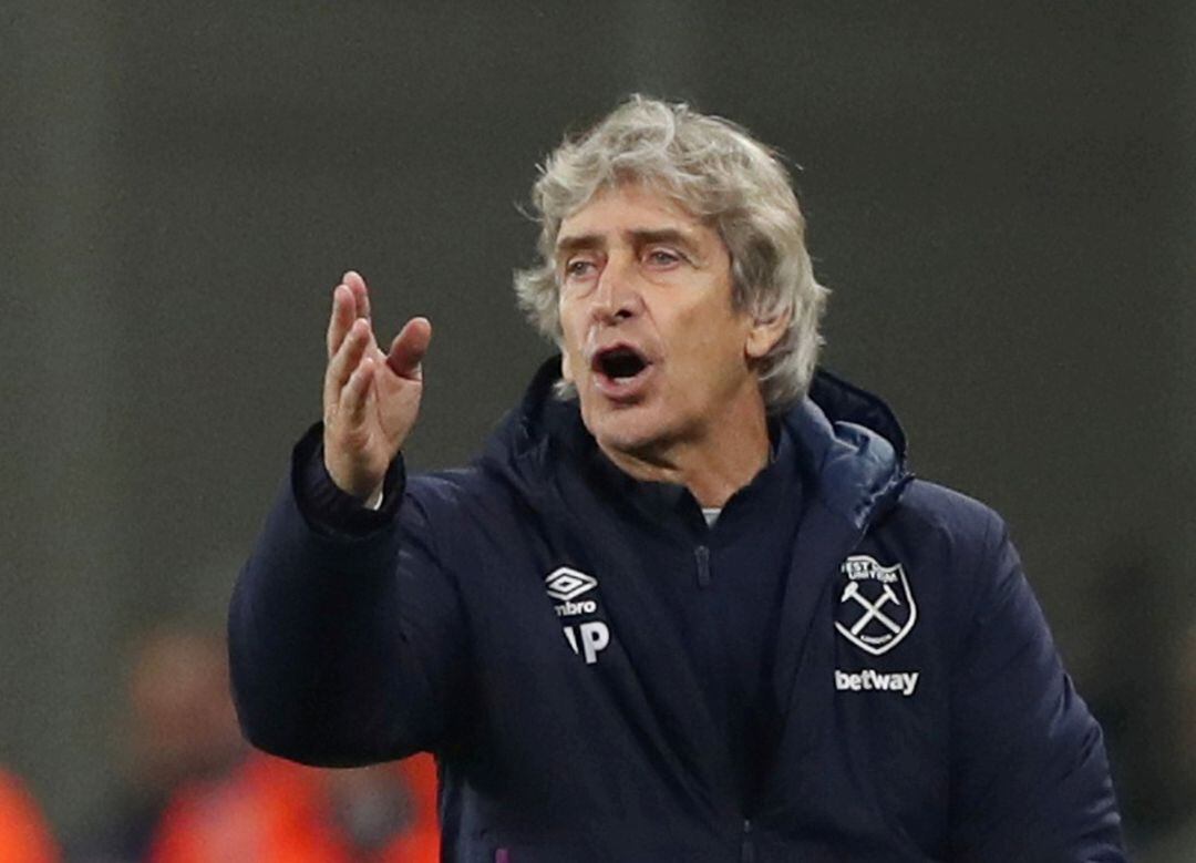 FILE PHOTO: El nuevo entrenador del Real Betis Balompié, Manuel Pellegrini. 