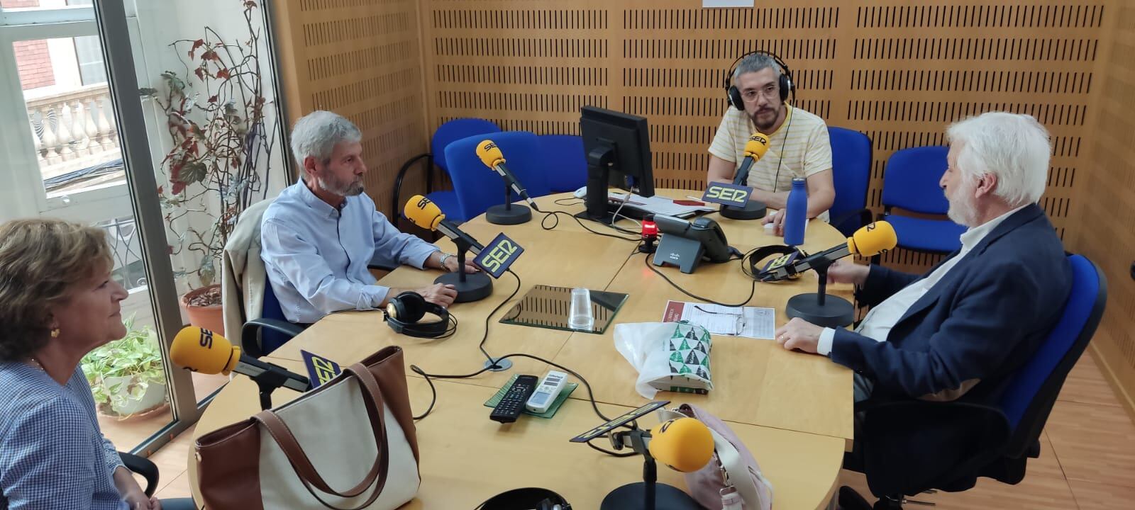 Loreto López, historiadora; Rafael Fresneda, exdirector del Archivo Regional; Paco Sánchez, conductor de Hoy por hoy Murcia, y Manuel Muñoz Zielinski, fotógrafo y etnógrafo