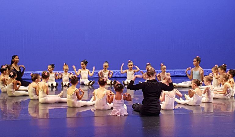 El objetivo de esta oferta de talleres es acercar el aprendizajes de la música y la danza desde edades tempranas y para todos los públicos