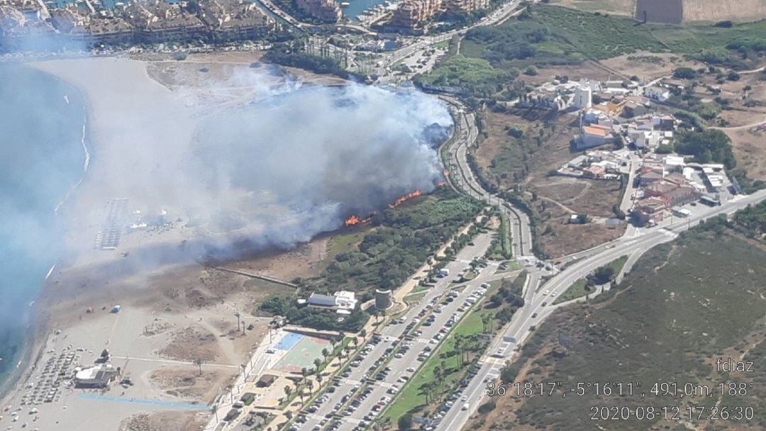 Imagen aérea de la zona del incendido difundida por el INFOCA.