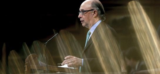 GRA281. MADRID, 20/01/2015.- El ministro de Hacienda, Cristóbal Montoro, durante su intervención esta tarde en el pleno del Congreso. EFE/JuanJo Martin.