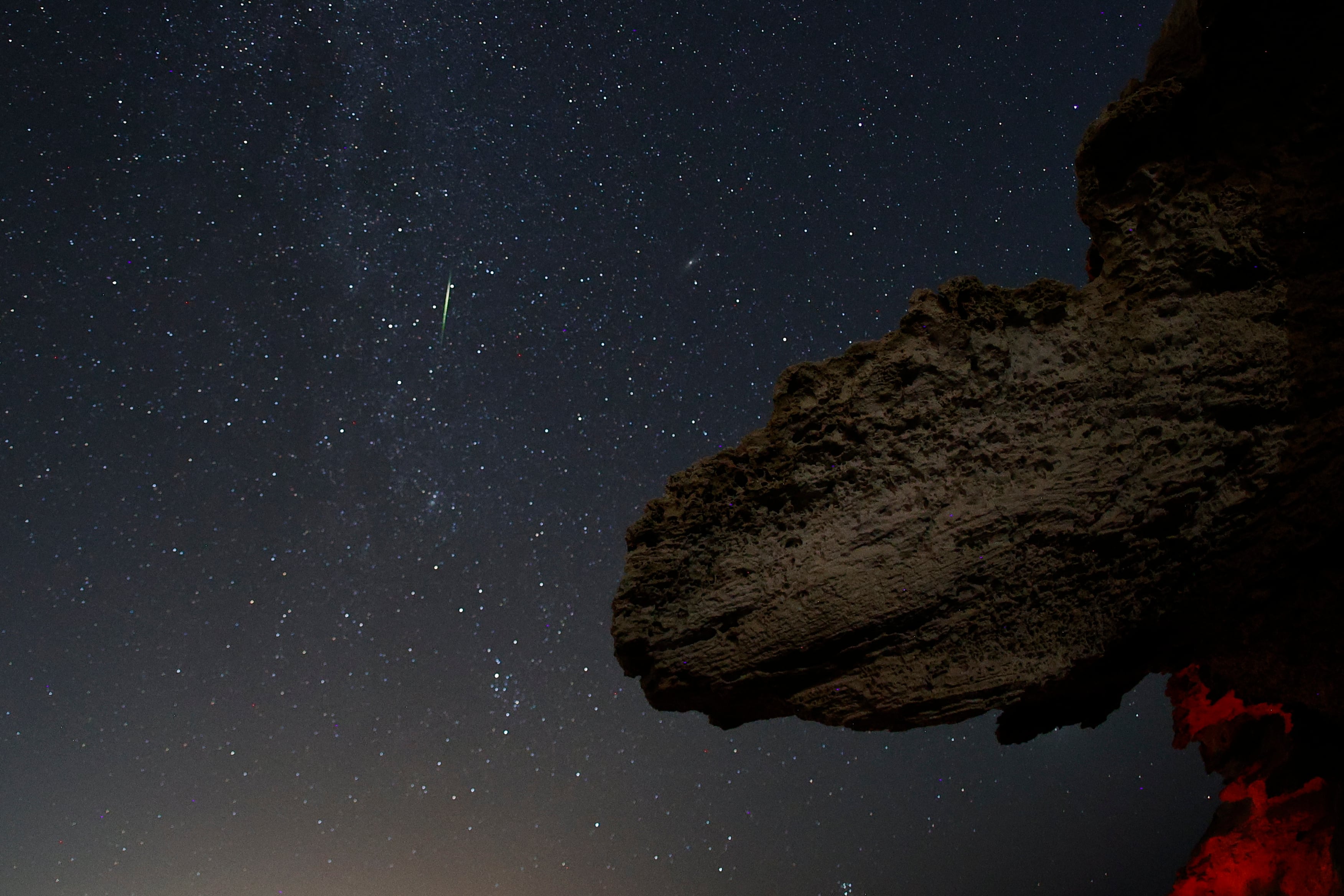 Vista de las Perseidas desde la playa de los Escullos de Níjar (Almería)