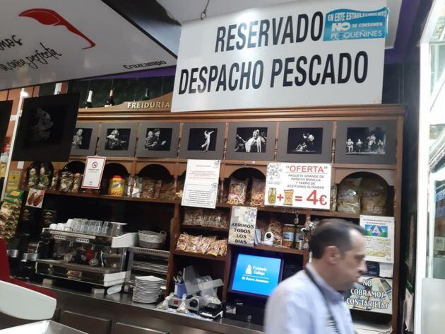 Despacho de pescado en el freidor de la calle Arcos
