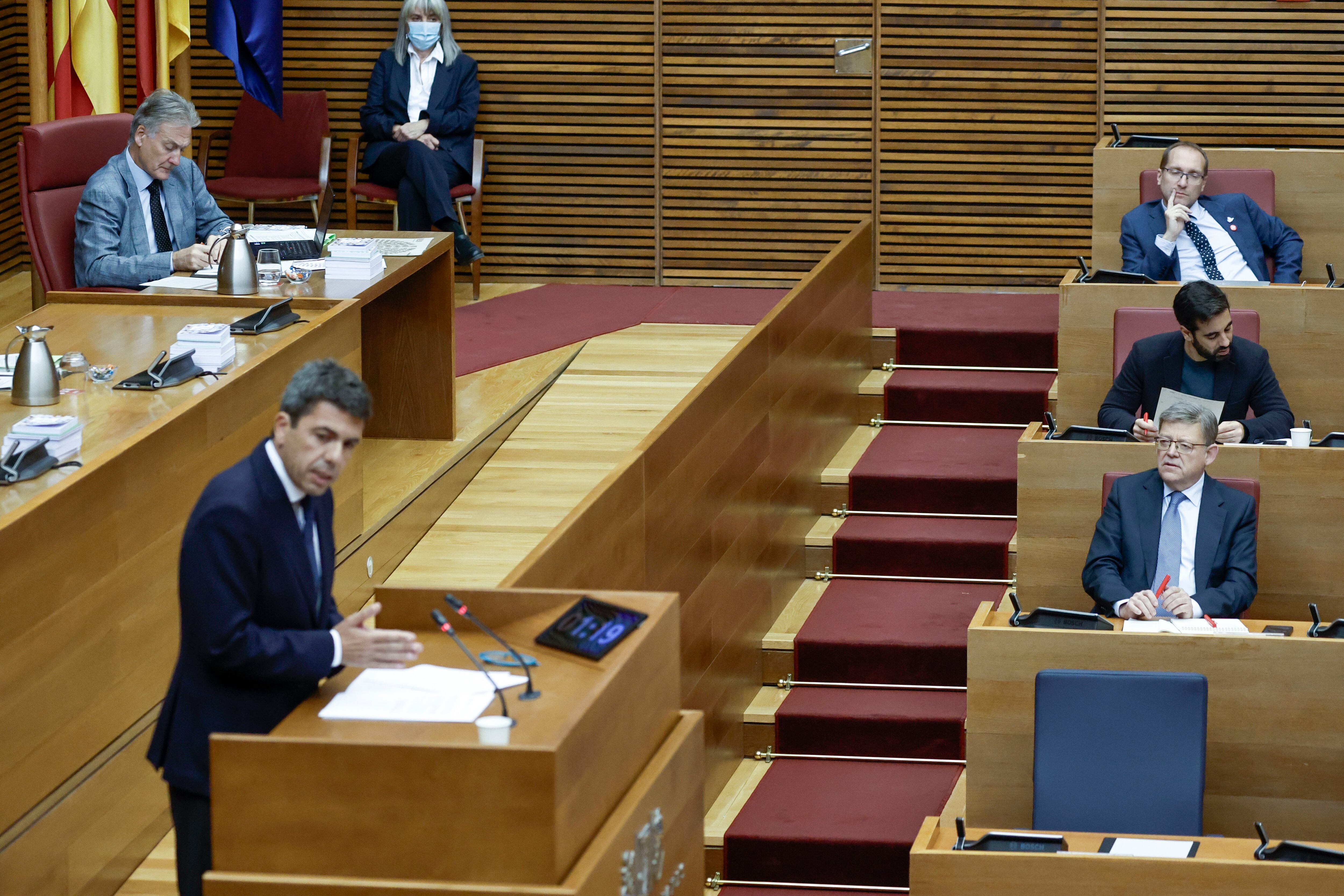 El president de la Generalitat, Carlos Mazón, durante una sesión de control en Les Corts en una imagen de archivo.