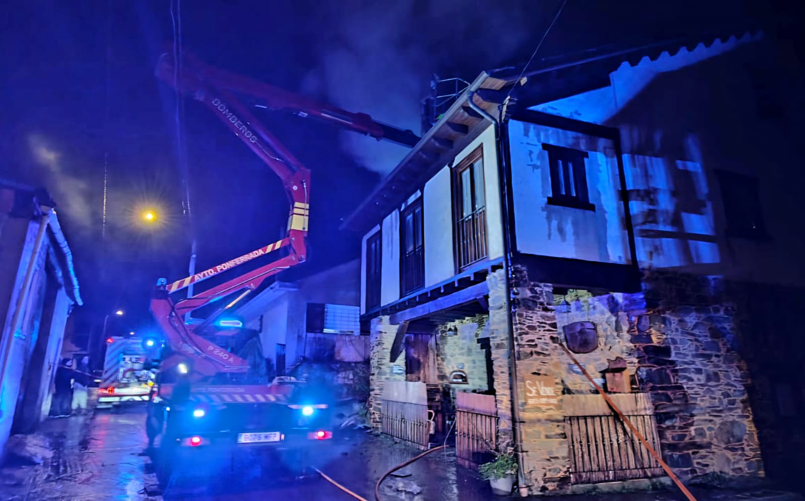 Momento de la intervención de los Bomberos de Ponferrada