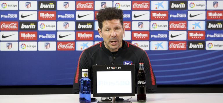 Simeone responde a la prensa durante su comparecencia previa al partido frente al Athletic Club