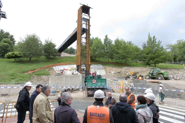 Visita a las obras del ascensor de Mendillorri