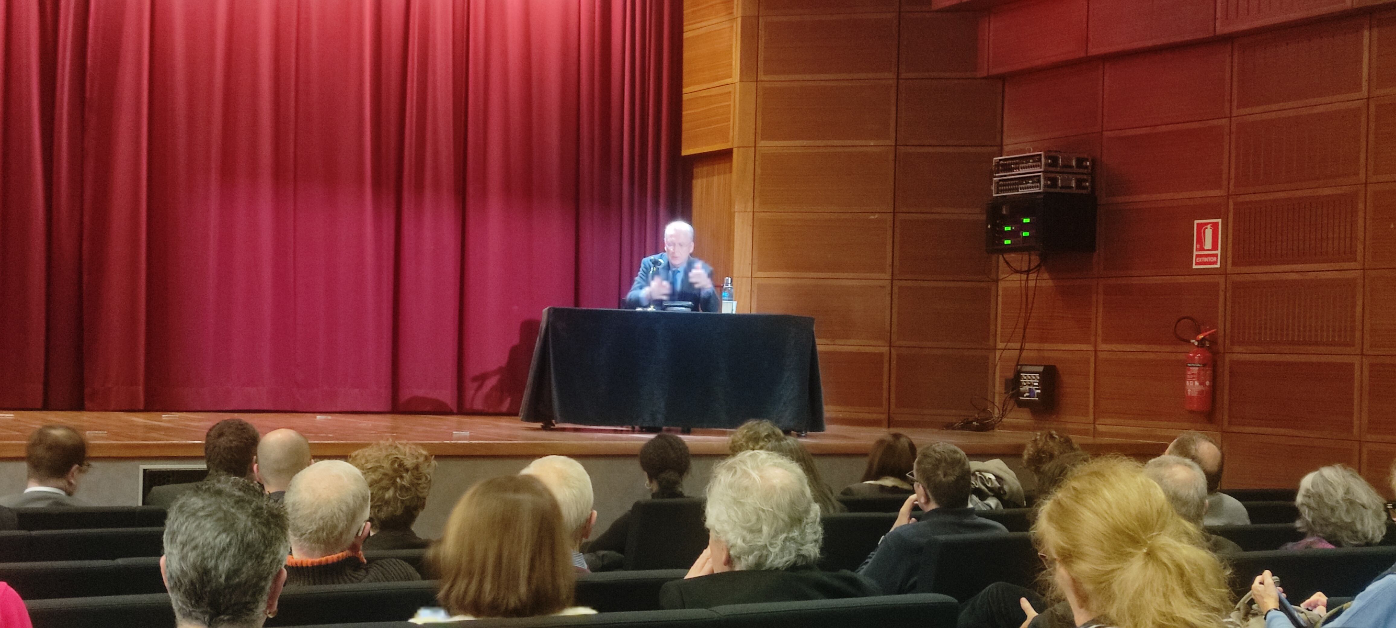 L'expert francès en UE Patrik Klaousen durant la conferència d'ahir a Escaldes