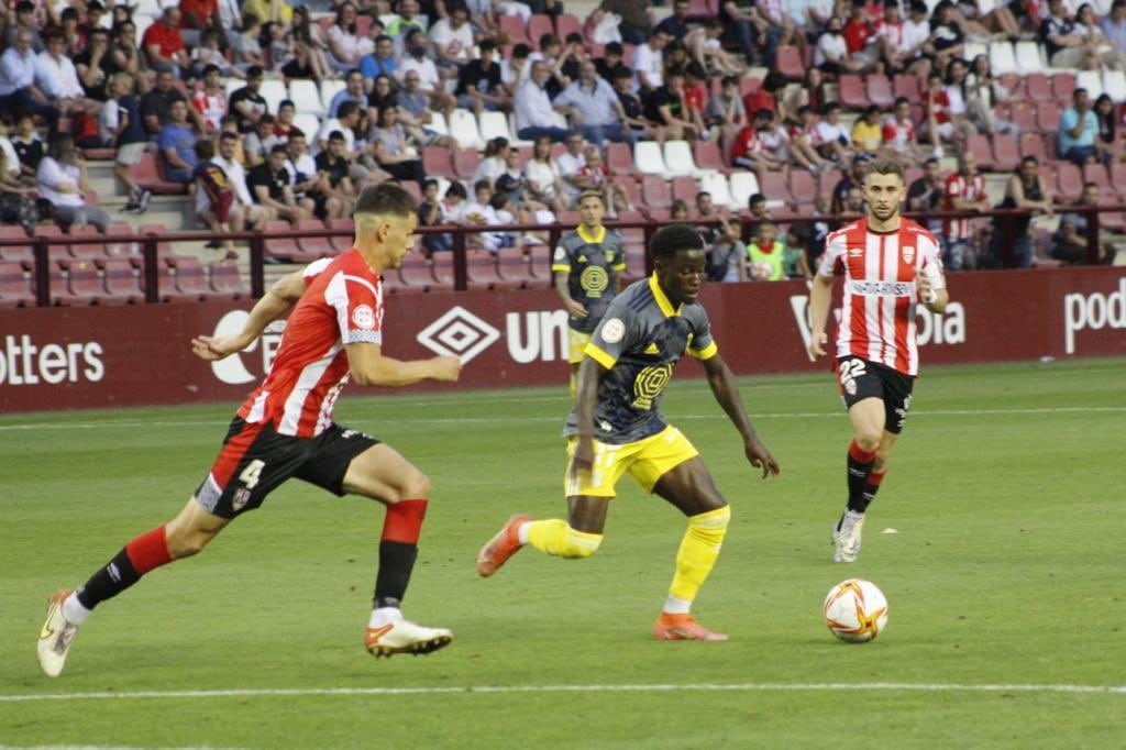 Simic defiende ante la presencia de Mendes. / CDB