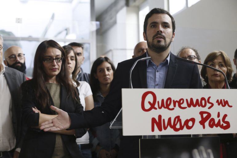 ***Ampliación pie de foto*** GRA090. MADRID, 06/11/2015.- El candidato de Izquierda Unida a las generales, Alberto Garzón, durante la presentación de la candidatura de Unidad Popular, que está integrada básicamente por IU e independientes, hoy en Madrid.