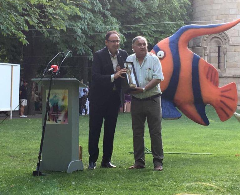 El Alcalde de Palencia, Alfonso Polanco y el presidente del Grupo Cultural Muriel, Alberto Rodríguez, en la inauguración de Expoaire