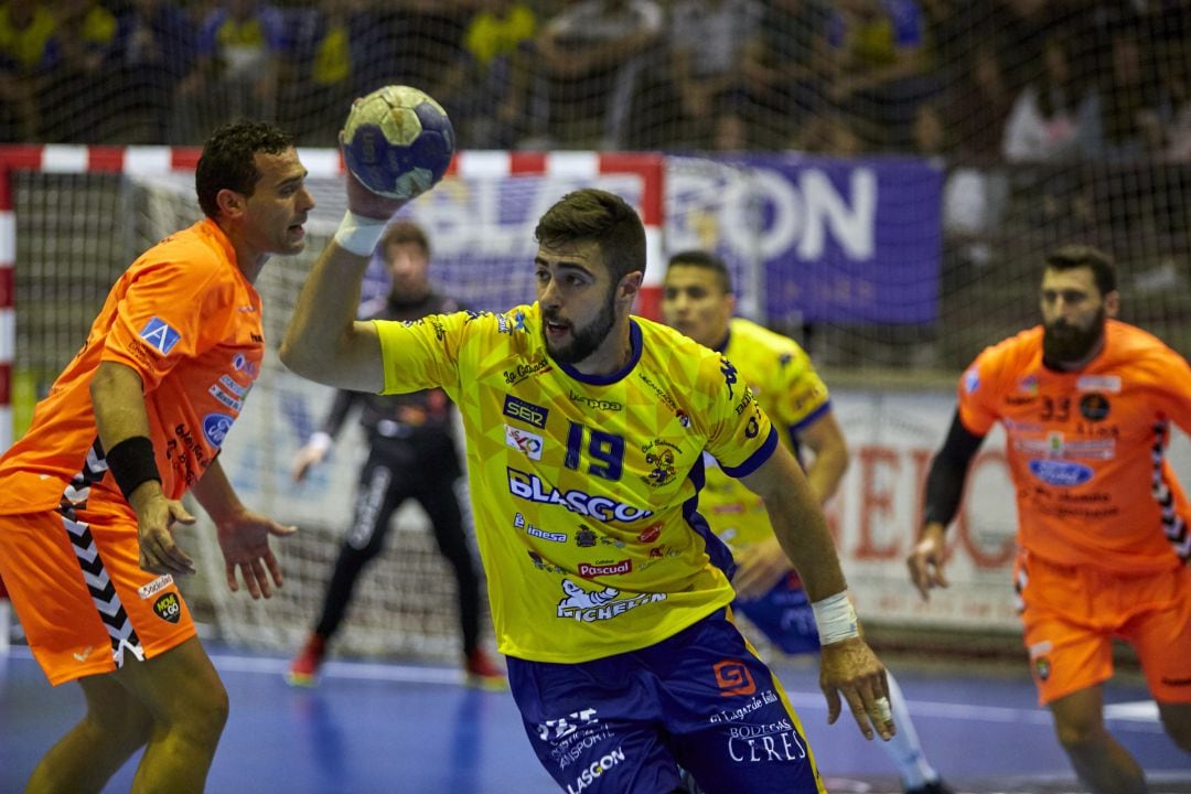 Megías, capitán del Villa de Aranda, durante el encuentro ante Torrelevega.