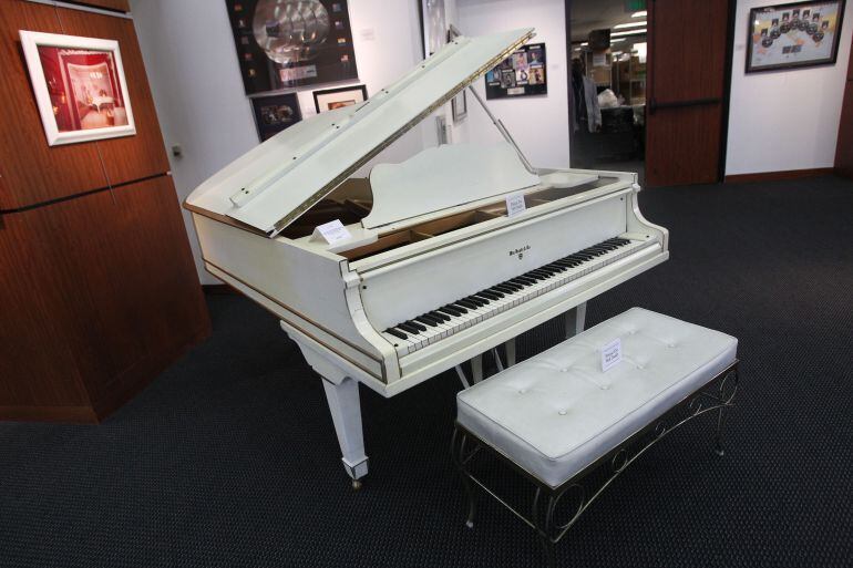 El piano que usó Elvis Presley y que sale a subasta.