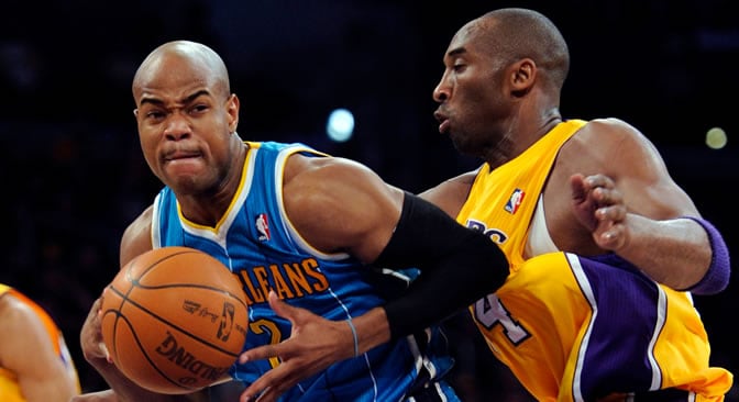 Kobe Bryant defiende a Jarrett Jack