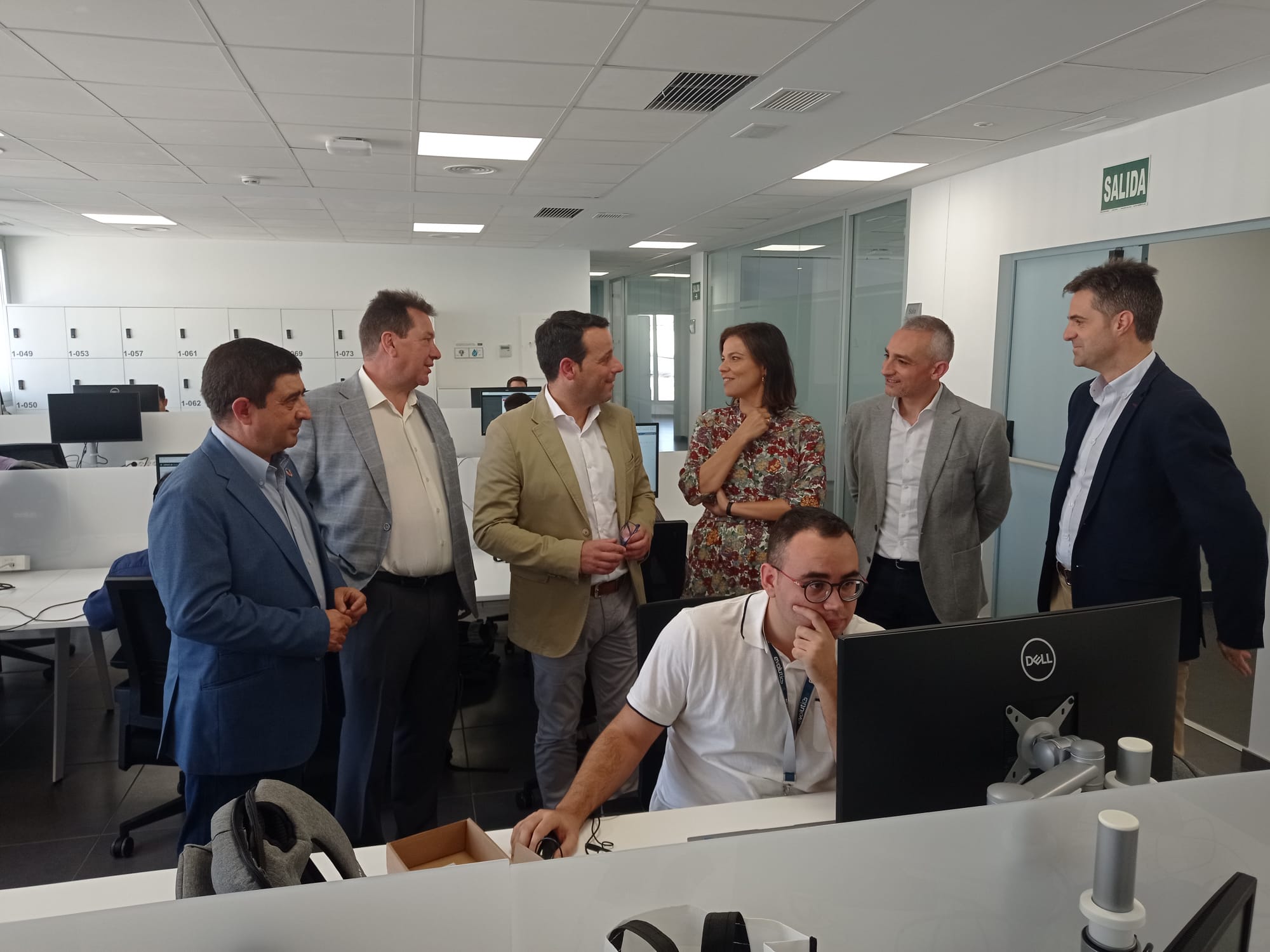 Visita institucional de Diputación y Ayuntamiento de Linares a la sede de Evolutio.