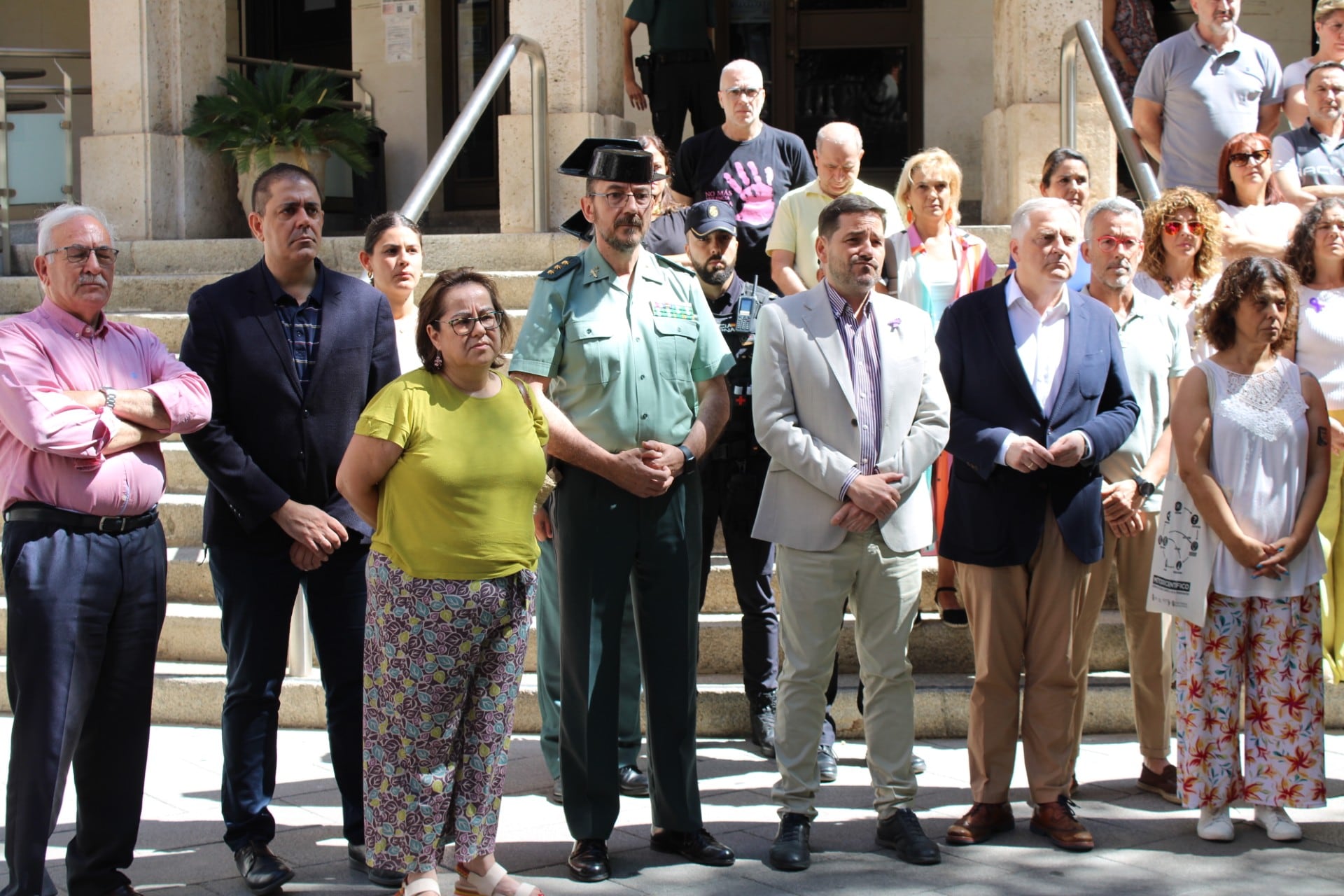 Minuto de silencio en Ciudad Real con participación de representantes de todas las Administraciones y Fuerzas de Seguridad