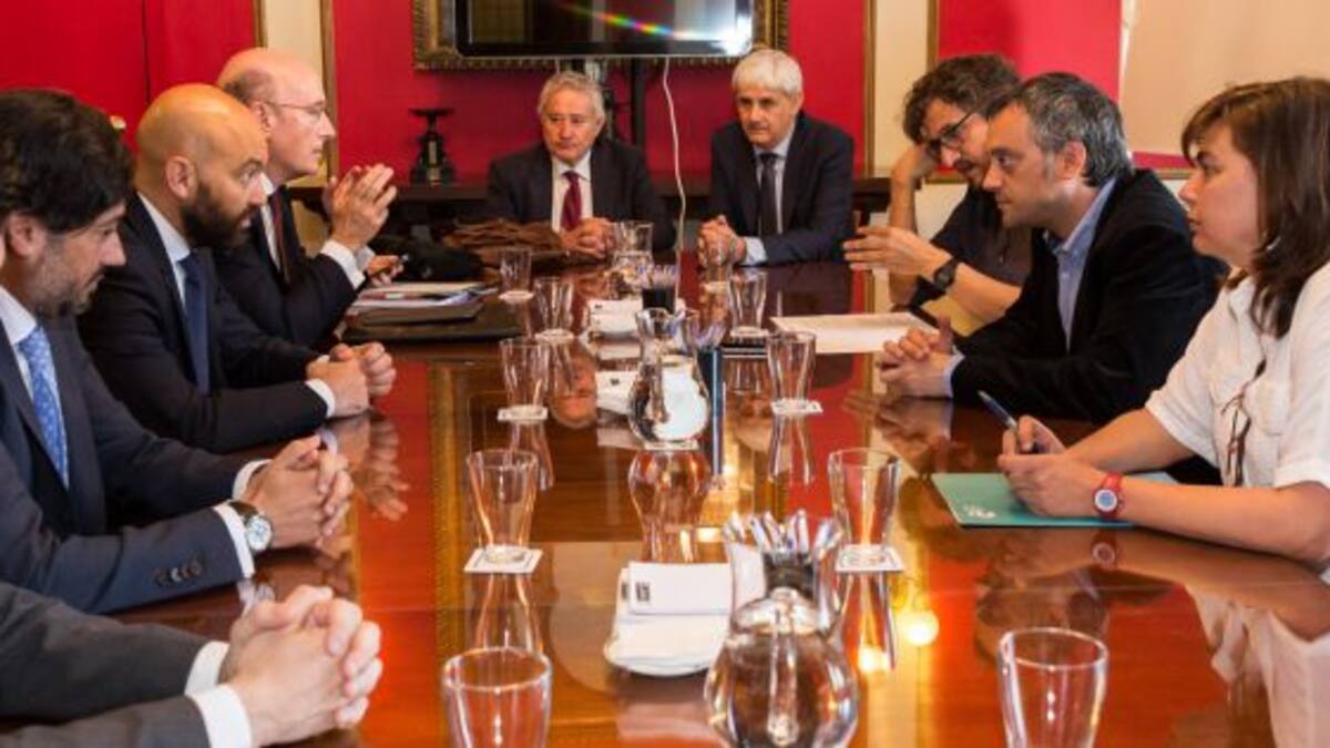 La Marea exige la ampliación de la terminal de Alvedro