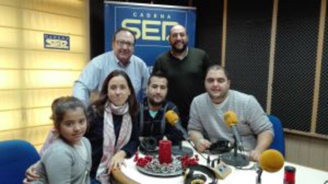 Nos visitan representantes de la rondalla Los Pastores del Lorca y Carlos Fenoy del Restaurante La Gloria.