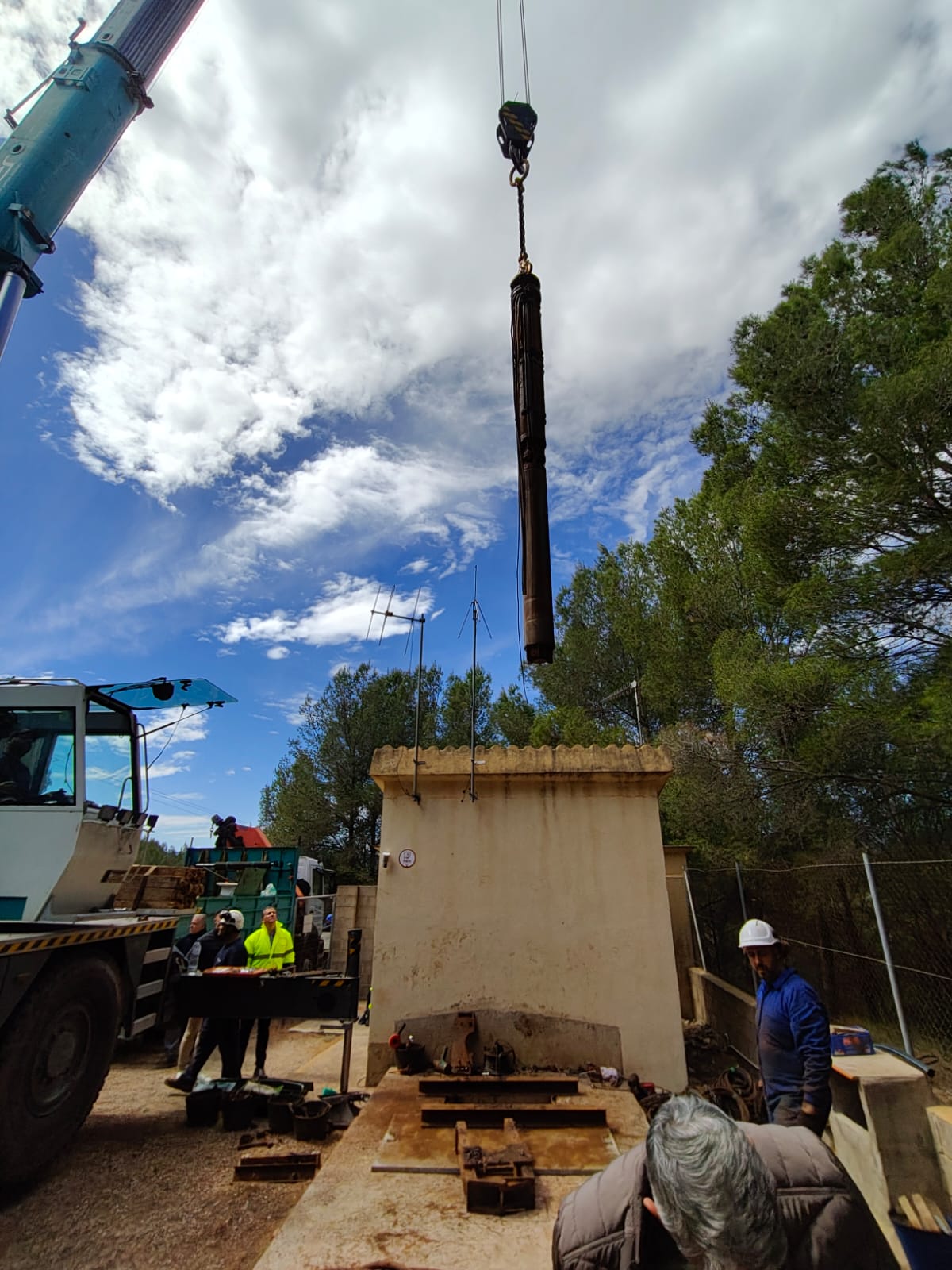 Obras de emergencia en el pozo Meanes